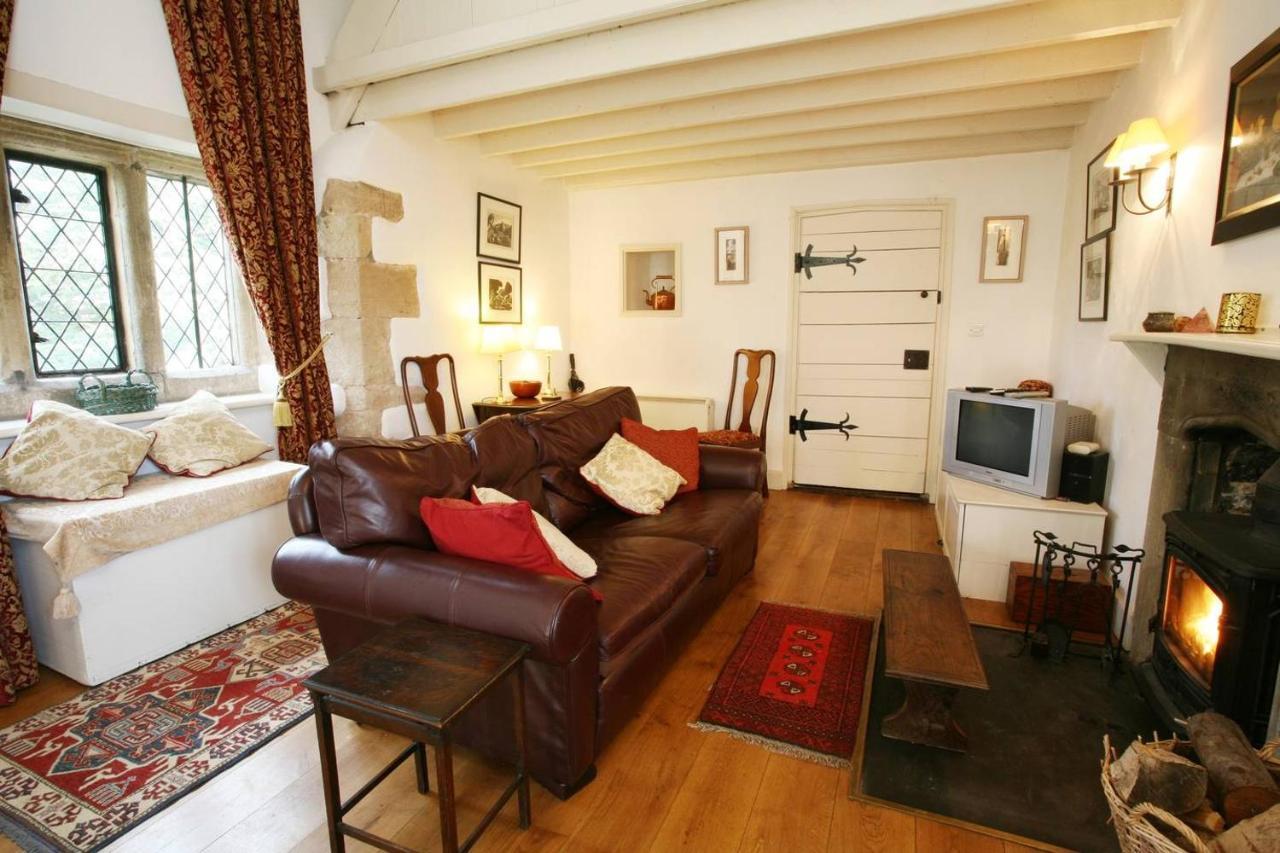 Welsh Gatehouse, Historic Castle Which Can Cater For Electric Vehicle Mathern Екстер'єр фото