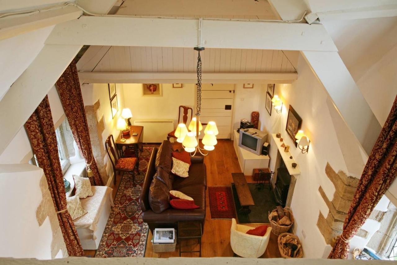 Welsh Gatehouse, Historic Castle Which Can Cater For Electric Vehicle Mathern Екстер'єр фото